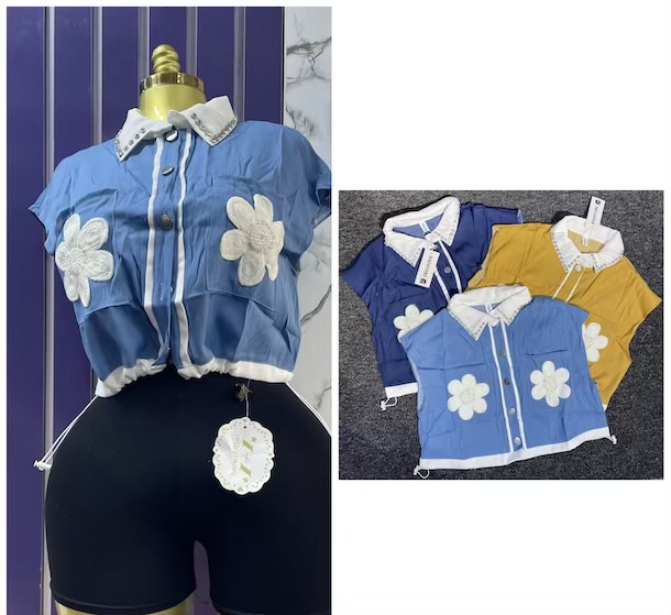 CROPPED BASIC TOP WITH FLOWER DESIGN